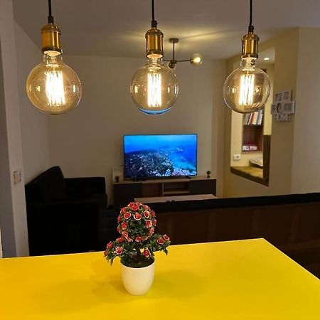 Ora-Prn,Peaceful Central Apartment พริสตีนา ภายนอก รูปภาพ