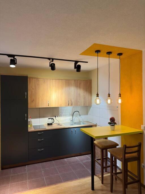 Ora-Prn,Peaceful Central Apartment พริสตีนา ภายนอก รูปภาพ