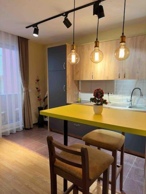 Ora-Prn,Peaceful Central Apartment พริสตีนา ภายนอก รูปภาพ