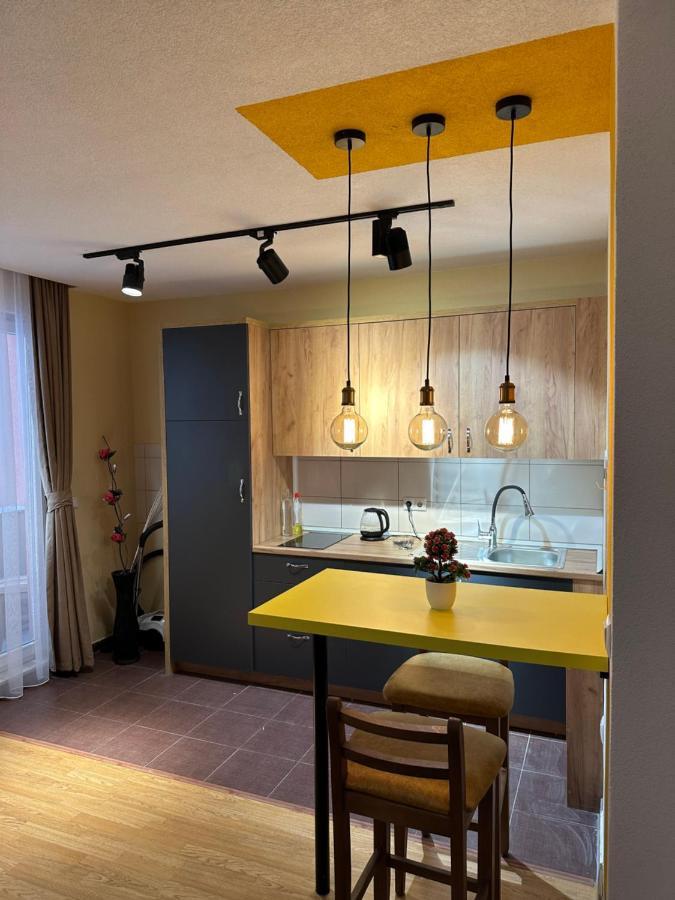 Ora-Prn,Peaceful Central Apartment พริสตีนา ภายนอก รูปภาพ