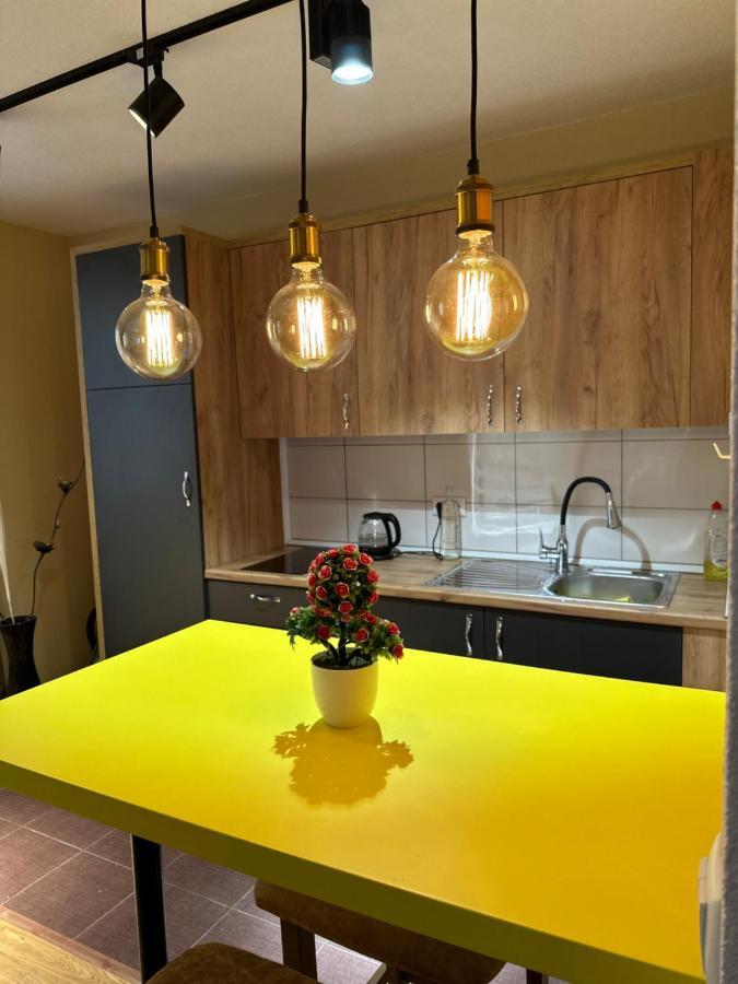 Ora-Prn,Peaceful Central Apartment พริสตีนา ภายนอก รูปภาพ