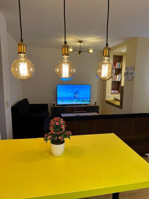 Ora-Prn,Peaceful Central Apartment พริสตีนา ภายนอก รูปภาพ