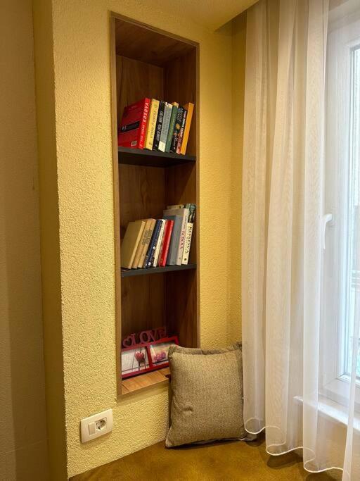 Ora-Prn,Peaceful Central Apartment พริสตีนา ภายนอก รูปภาพ